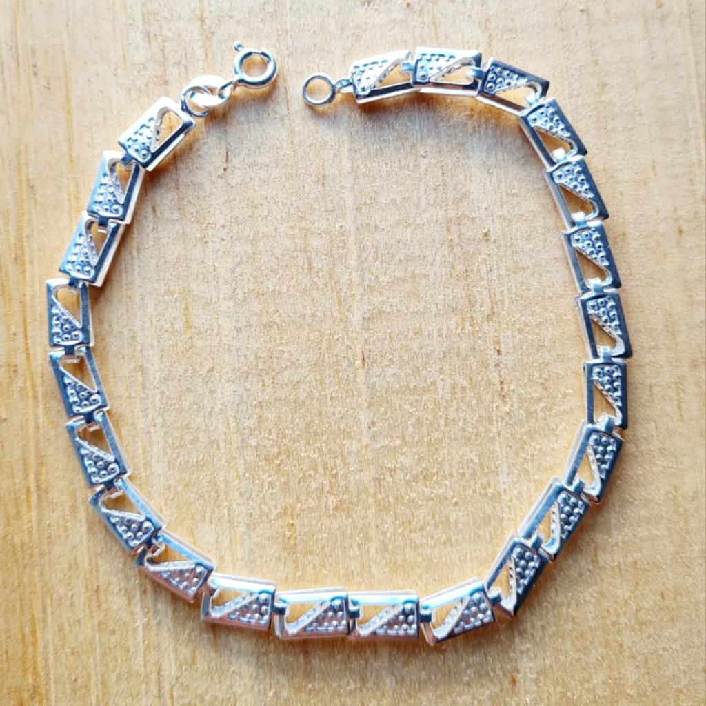 PULSEIRA ELOS RETANGULARES E TRABALHADOS