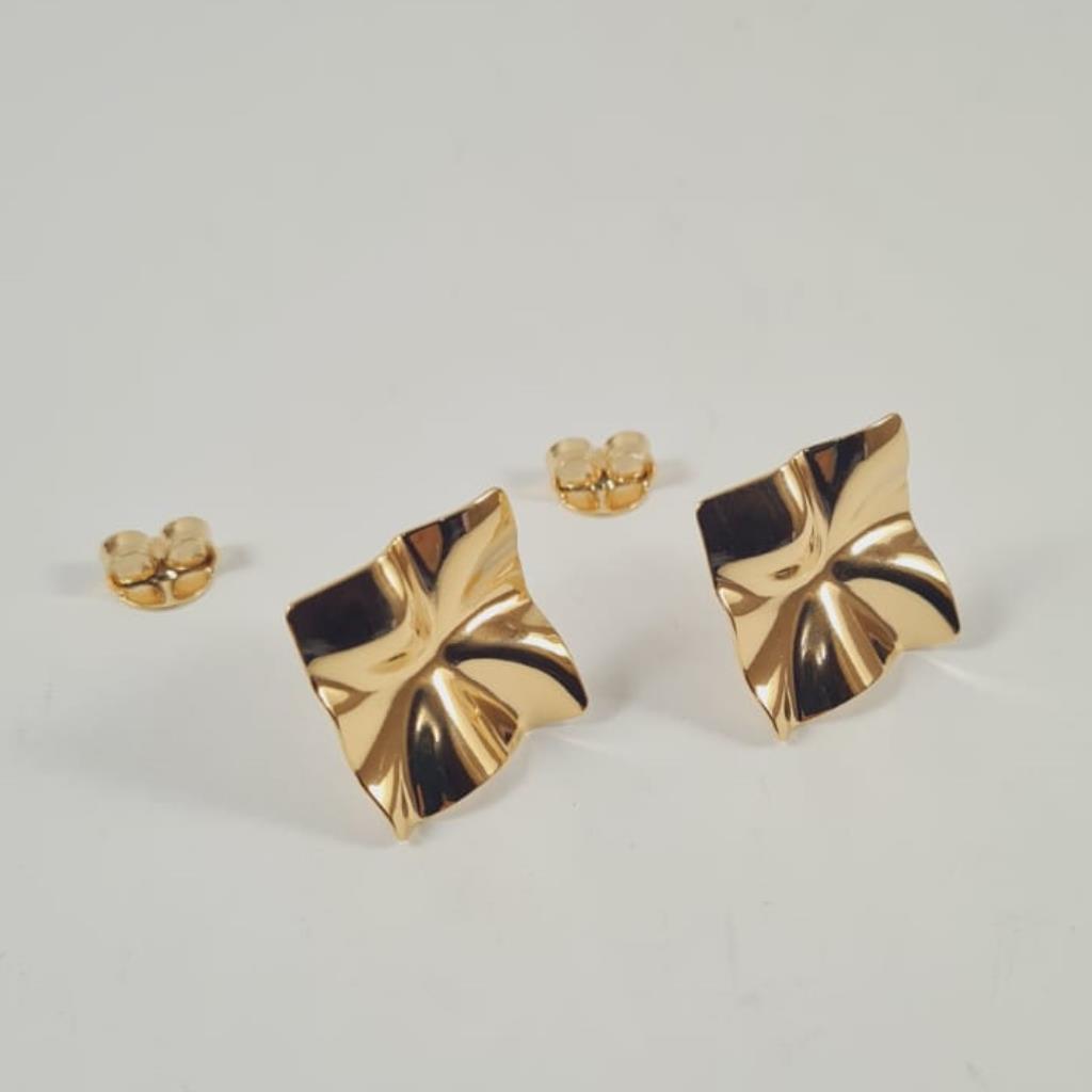 BRINCO AMASSADO QUADRADO 15x15mm