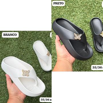 CHINELO FLAT C/ PINS NUVEM