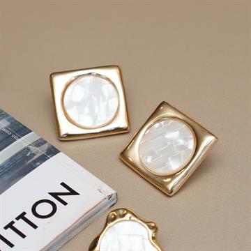 BRINCO QUADRADO MADRE PEROLA