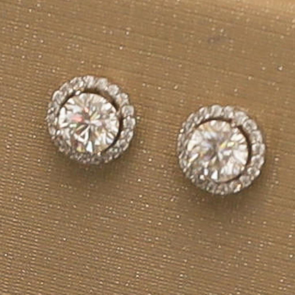 AG BRINCO SOLITÁRIO CRAVEJADO MOISSANITE