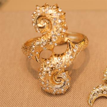 BRACELETE CARACOL CRAVEJADO DOURADO