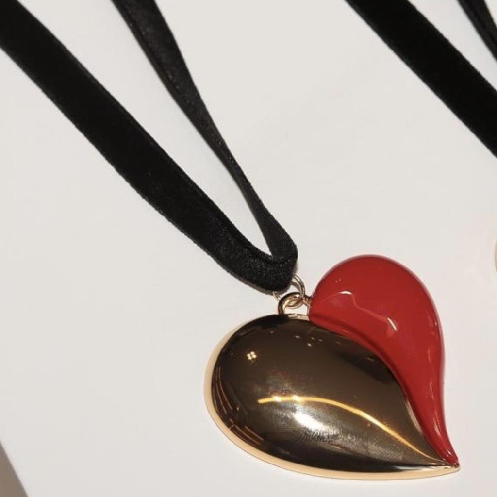 COLAR VELUDO CORACAO DOURADO E VERMELHO