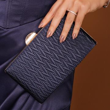 BOLSA CLUTCH TEXTURIZADA
