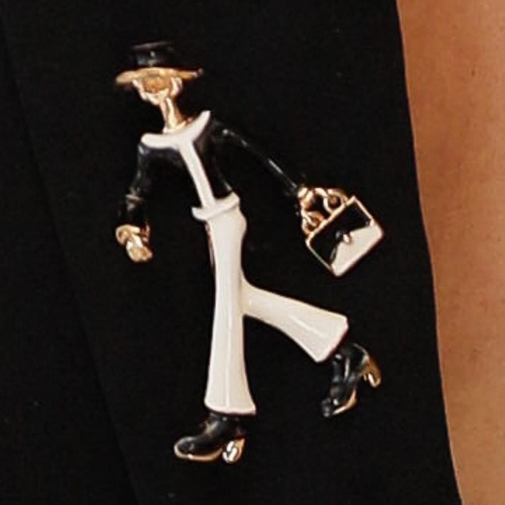 BROCHE MULHER PRETO E BRANCO