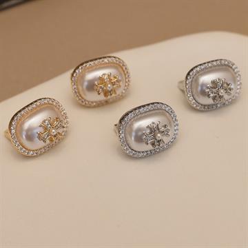 BRINCO ARGOLA PÉROLA OVAL CRAVEJADO