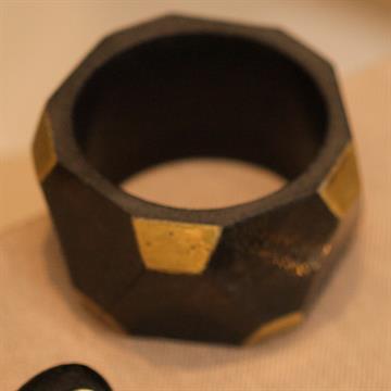 BRACELETE LARGO MADEIRA DETALHES DOURADO