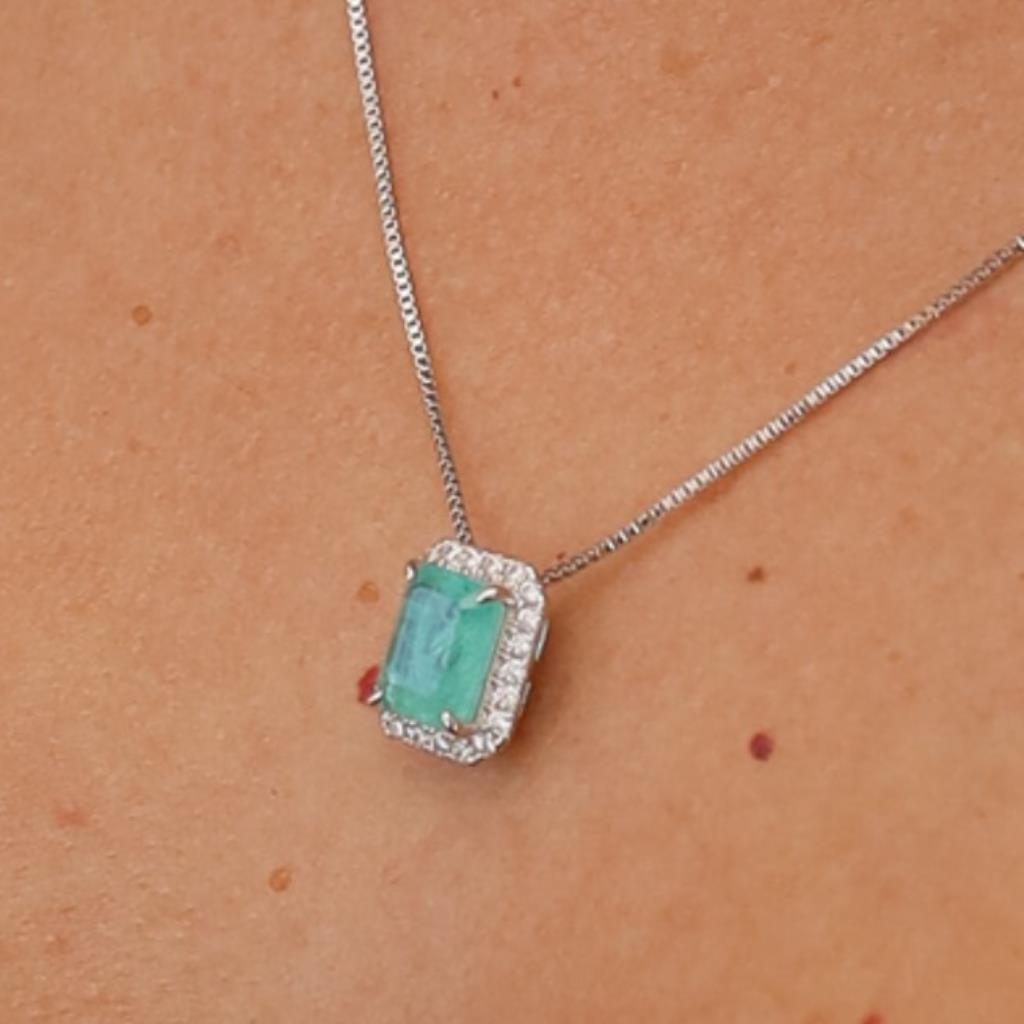 COLAR PINGENTE QUADRADO TIFFANY BORDA CRAVEJADO