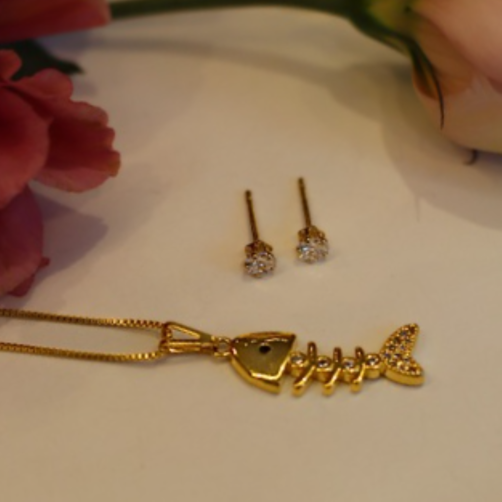 CONJUNTO PINGENTE PEIXE CRAVEJADO