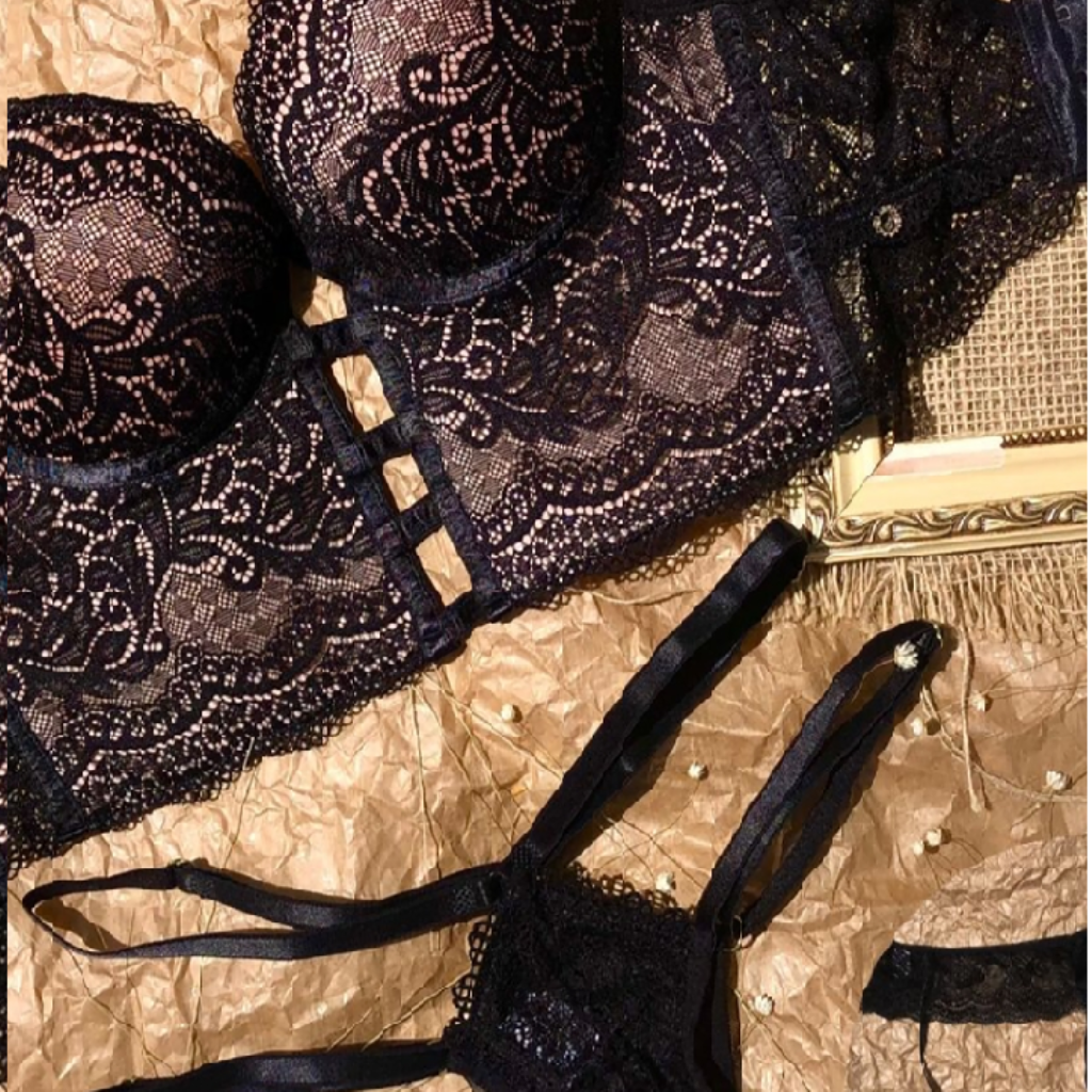 [TAM. M] TRINJUNTO CROPPED MANTA RENDADO CALCINHA FIO PRETO