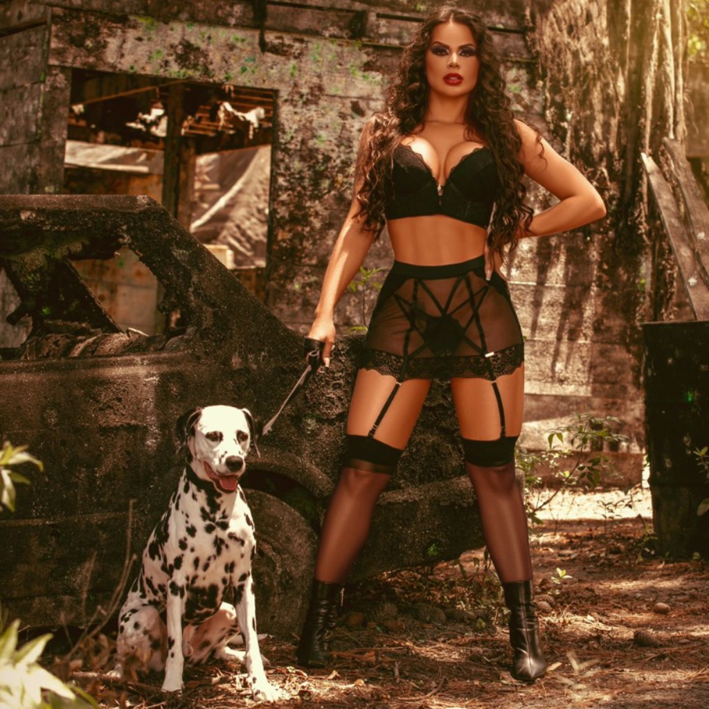 [TAM. M] SAIA DE TULE E RENDA CRUELLA PRETO