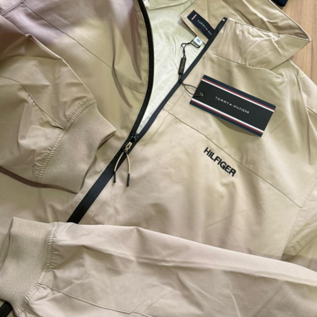 JAQUETA TOMMY HILFIGER IMPERMEÁVEL  - BEGE