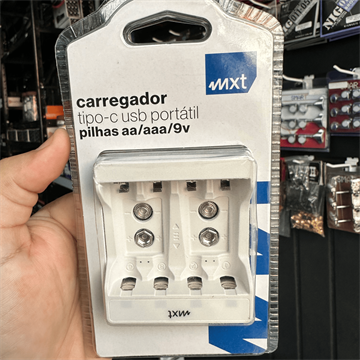 CARREGADOR MXT TIPO C USB PORTATIL PILHAS AA/AAA/9V