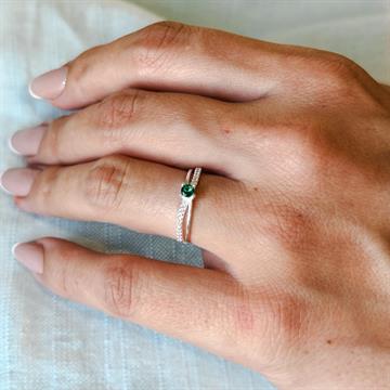 ANEL SOLITÁRIO TRANÇADO COM ZIRCÔNIA VERDE TAM 20