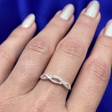 ANEL ONDAS TRANCADAS COM ZIRCONIA CRISTAL TAM 16