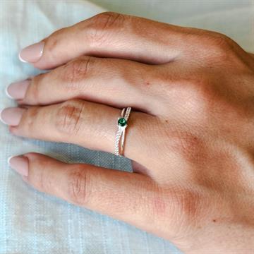 ANEL SOLITÁRIO TRANÇADO COM ZIRCÔNIA VERDE TAM 12