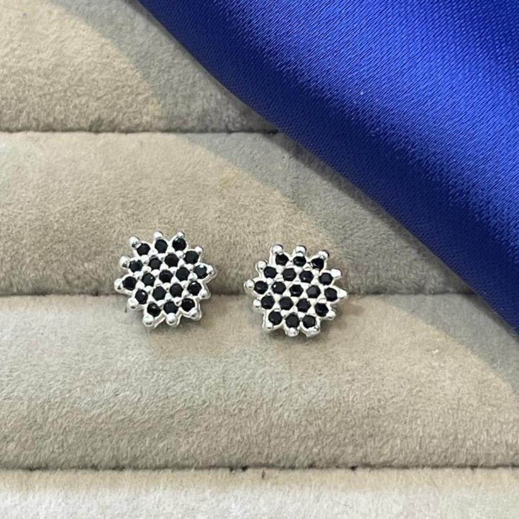 BRINCO REDONDO GALERIA E COM ZIRCONIA PRETA