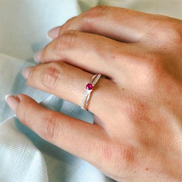 ANEL SOLITÁRIO TRANÇADO COM ZIRCÔNIA PINK TAM 17