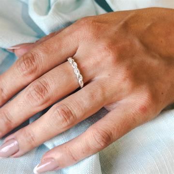 ANEL TRANÇADO COM ZIRCONIA CRISTAL TAM 28