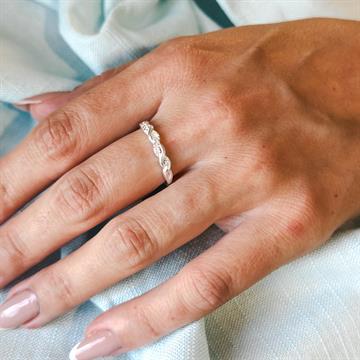 ANEL TRANÇADO COM ZIRCONIA CRISTAL TAM 18