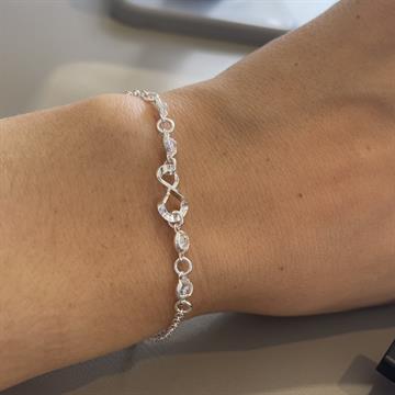Pulseira Infinito 4 zirconias