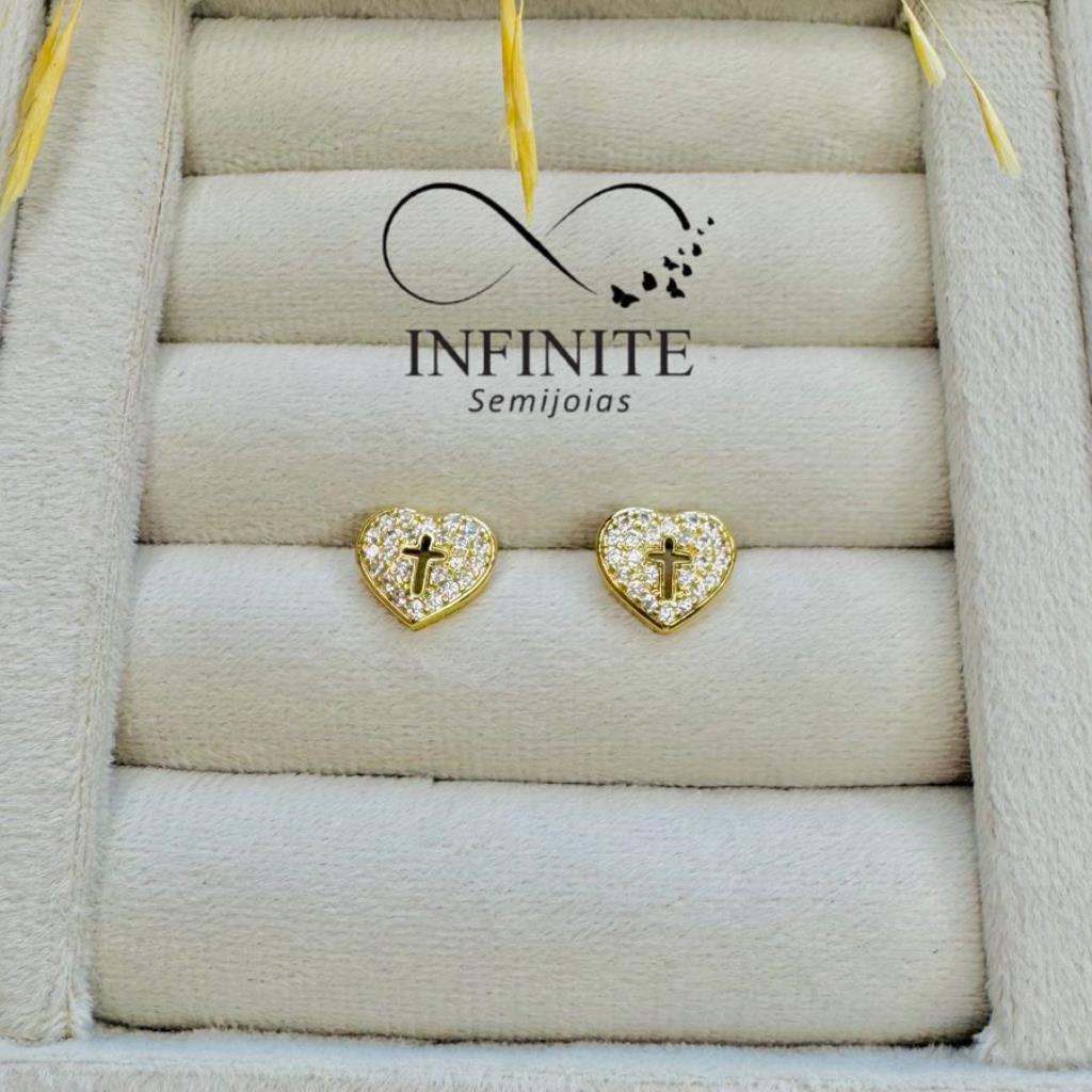 BRINCO CORAÇÃO COM CRUZ VAZADA