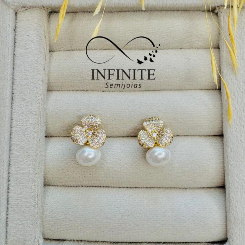 BRINCO FLOR 3 PETALAS COM PEROLA