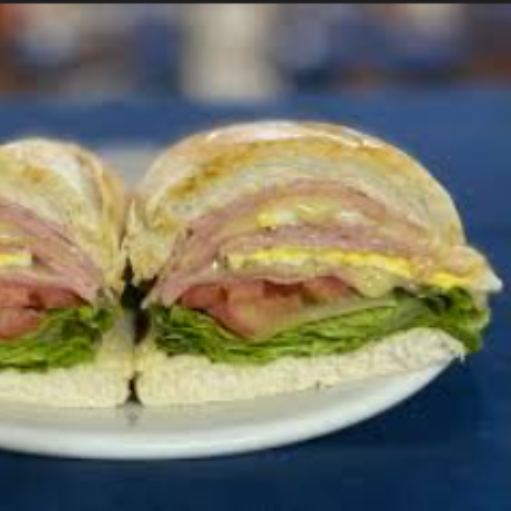 AMERICANO 🍔  ( Pão, Ovo, Queijo, Presunto, Tomate e Alface )