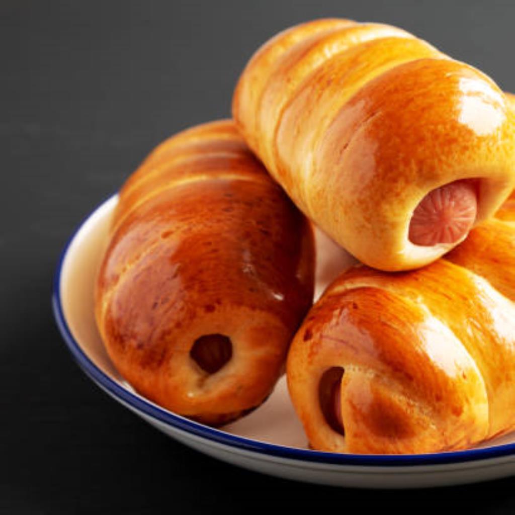 ENROLADINHO DE SALSICHA E QUEIJO