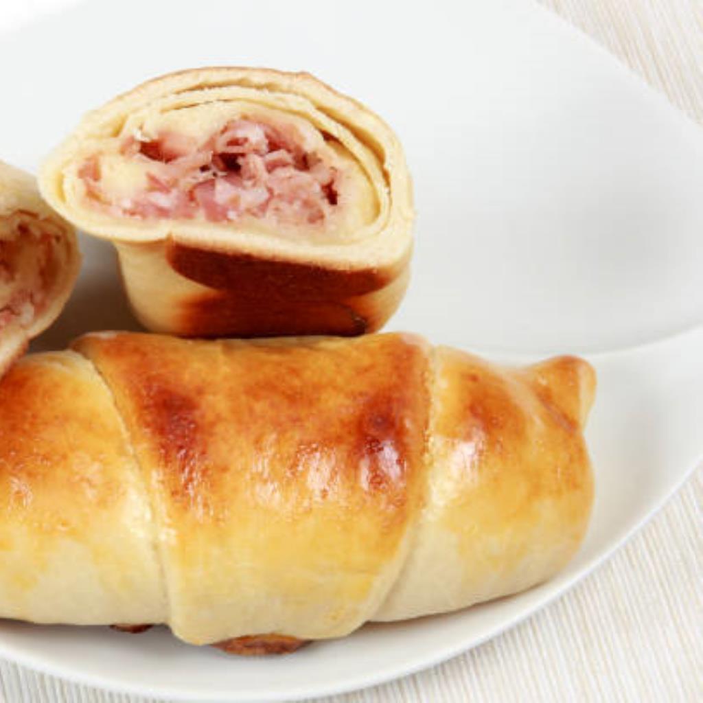 ENROLADINHO DE PRESUNTO E QUEIJO