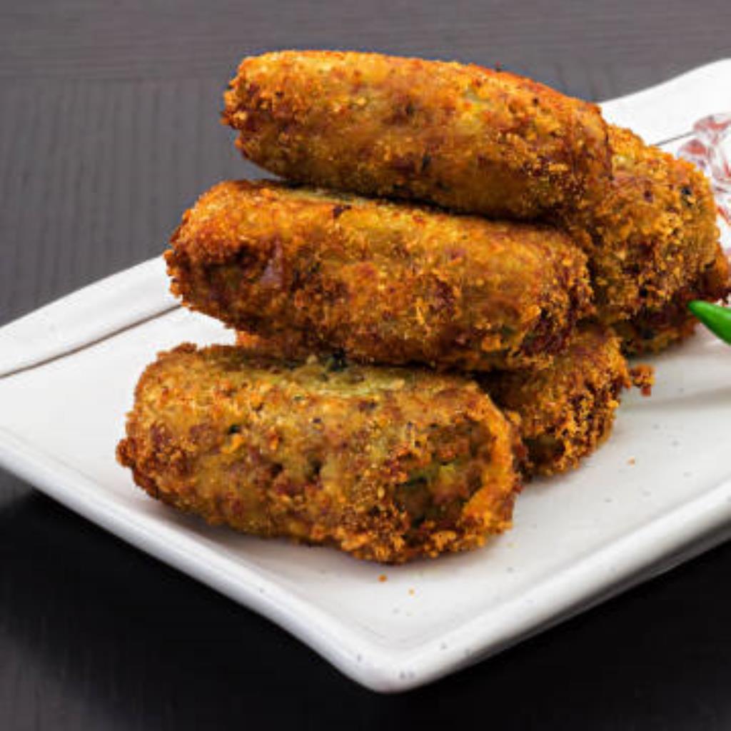 CROQUETE  (  carne com queijo  )