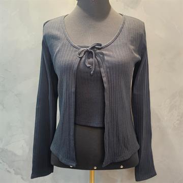 CONJUNTO BLUSA JUVENIL FEMININO AMORA DE ALÇAS FINAS E CARDIGAN DE MANGAS COMPRIDAS, COR PRETA TAM 18
