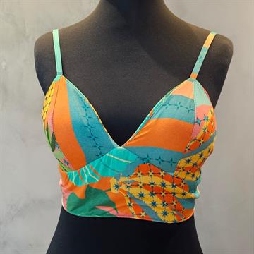 TOP FEMININO VISCOSE JILEM ESTAMPADO, COM VARIEDADE DE PADRÕES GEOMÉTRICOS E CORES. TAMANHO M.