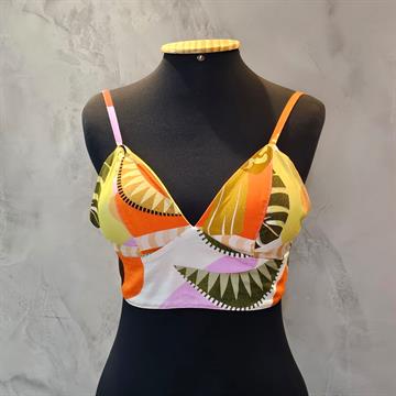 TOP FEMININO VISCOSE JILEM ESTAMPADO, COM VARIEDADE DE PADRÕES GEOMÉTRICOS E CORES. TAMANHO M.   M