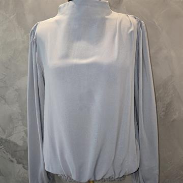 BLUSA FEMININA TENDENZA CINZA, MANGA COMPRIDA E PUNHO COM GOLA ALTA E ELÁSTICO NA BARRA 44