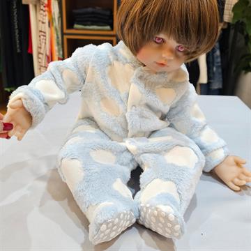 MACACÃO PIJAMA BEBÊ EM SOFT – ESTAMPA NUVENS AZUIS (TAM P)