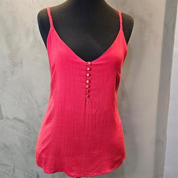 REGATA VISCOSE VERMELHA, EXINIA, LISA BOTÕES E ALÇA TRANÇADA. P