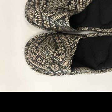Chinelo Pantufa em Tecido Arte em Linha
