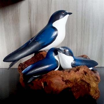 Andorinha-de-sobre-branco com filhote - Miniatura madeira Valdeir José