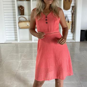 vestido de cambraia curto