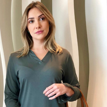 BLUSA COM GOLA PLUS SIZE